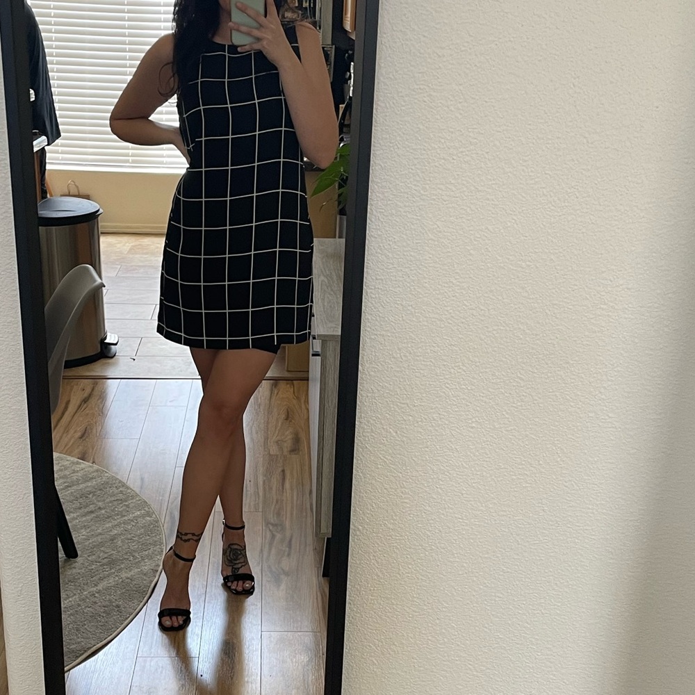 Cupcakes and Cashmere Size 4 checkered Dress